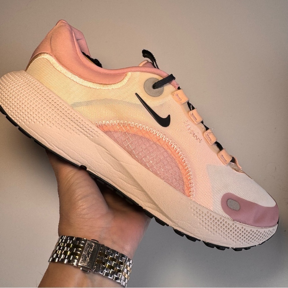 NIKE RUNNING SHOE REACT ESCAPE RUN - SAIL/DARK SMOKE GREY/PINK WOMEN - Picture 2 of 13